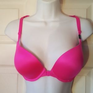 VICTORIA'S SECRET BRAND NEW SEXY BRA.